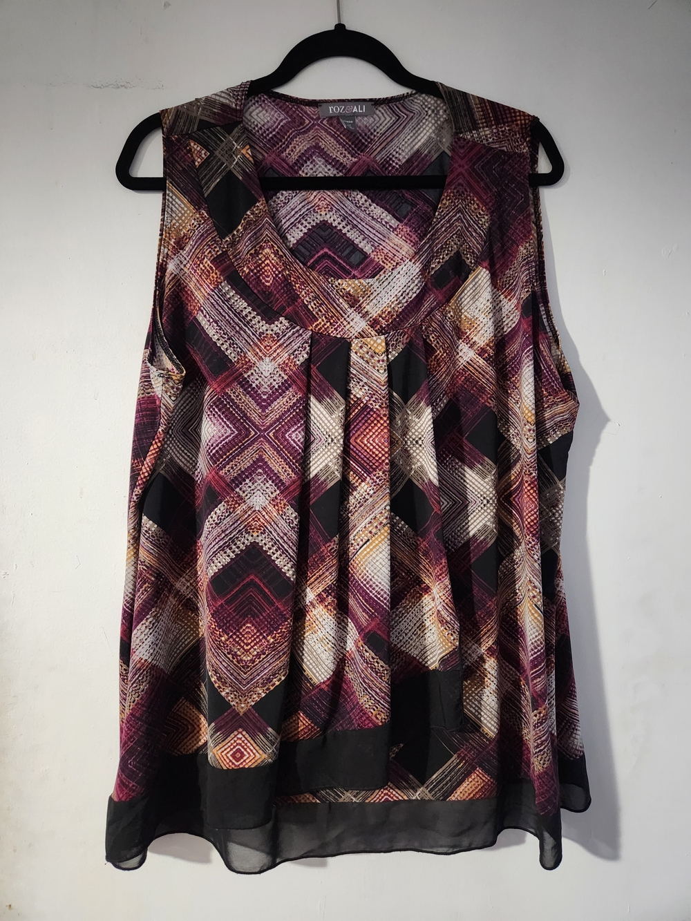 Roz & Ali Sleeveless Geometric Print Tank Top - Plum, Black & Cream